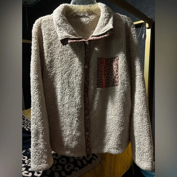 teddy button down jacket with leopard accents✨ - Picture 1 of 8